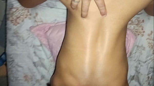 Novinha não conseguiu segurar os Gemidos